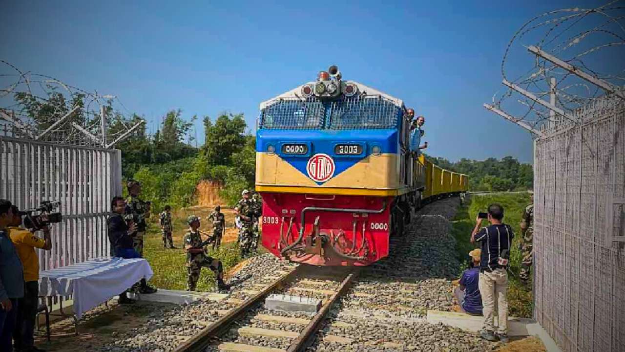 বাংলাদেশের ভূখণ্ড দিয়ে সেভেন সিস্টার্সে যাওয়ার রেলপথ প্রকল্প স্থগিত করল ভারত